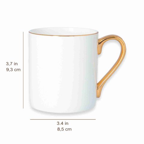 taza blanca y dorada